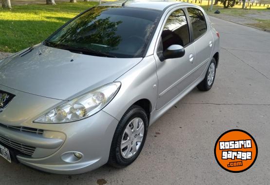 Autos - Peugeot 207 2013 Nafta 102000Km - En Venta