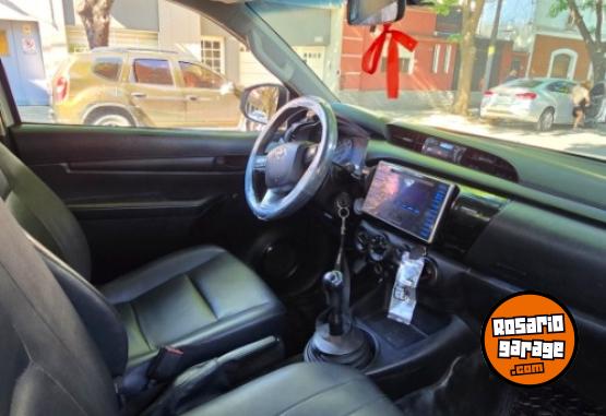 Camionetas - Toyota Hilux 2017 Diesel 123000Km - En Venta
