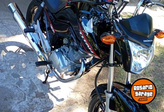 Motos - Honda Titan 2020 Nafta 14800Km - En Venta