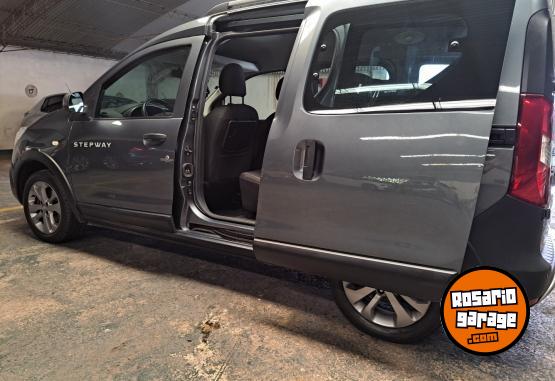 Utilitarios - Renault Kangoo  Stepway 2023 GNC 60000Km - En Venta