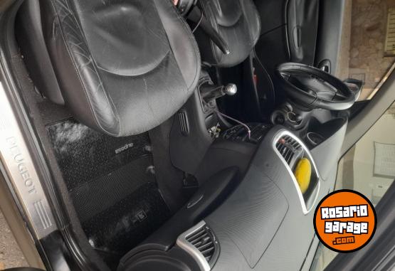 Autos - Peugeot 207 2009 Nafta 199999Km - En Venta