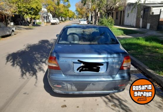 Autos - Fiat Siena 2004 GNC 200000Km - En Venta