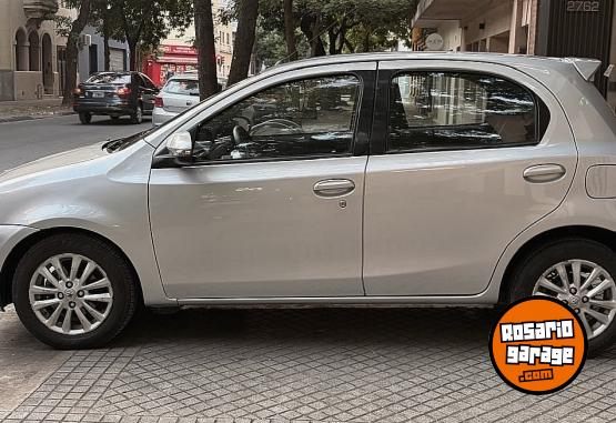 Autos - Toyota Etios 2015 Nafta 180000Km - En Venta