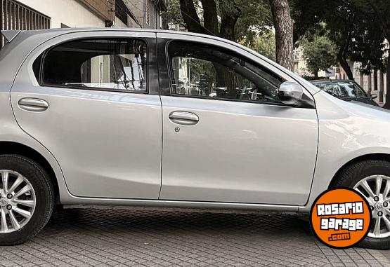 Autos - Toyota Etios 2015 Nafta 180000Km - En Venta
