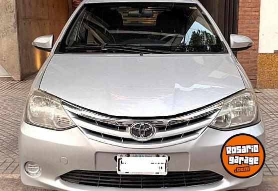 Autos - Toyota Etios 2015 Nafta 180000Km - En Venta