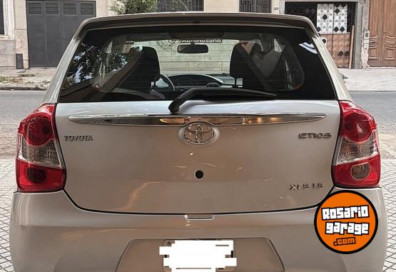 Autos - Toyota Etios 2015 Nafta 180000Km - En Venta