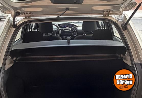 Autos - Toyota Etios 2015 Nafta 180000Km - En Venta
