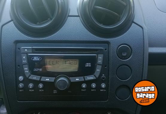 Autos - Ford Fiesta 5p ambiente Mp3 2008 Nafta 195000Km - En Venta