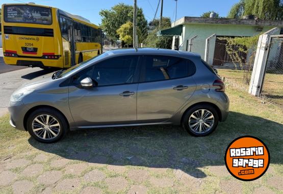 Autos - Peugeot 208 2017 Nafta 113000Km - En Venta