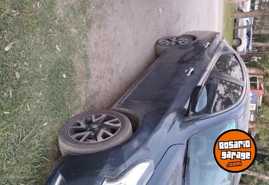 Autos - Nissan Versa 2016 GNC 114700Km - En Venta