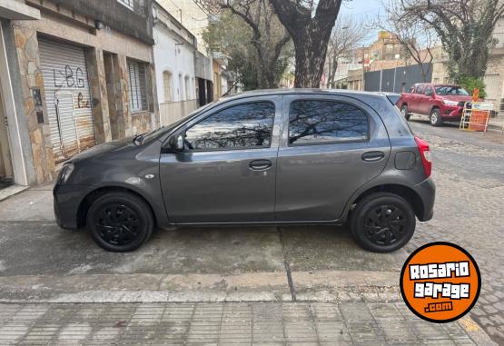 Autos - Toyota Etios 2022 Nafta 40000Km - En Venta