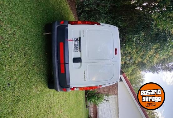 Utilitarios - Renault Kangoo 2014 Nafta 200000Km - En Venta