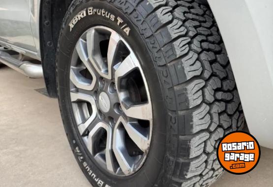 Camionetas - Ford XLT 200cv 2017 Diesel 180000Km - En Venta