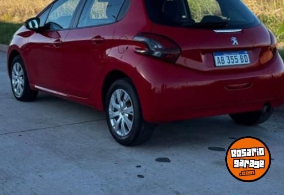 Autos - Peugeot 208 2017 Nafta 130000Km - En Venta