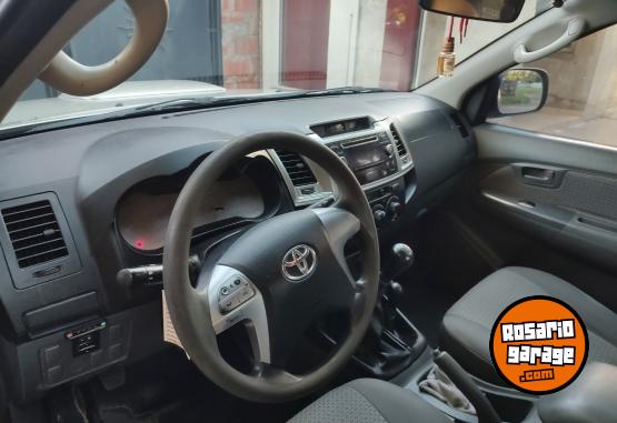 Camionetas - Toyota Hilux 2.5 pack 4x4 2015 Diesel 325000Km - En Venta