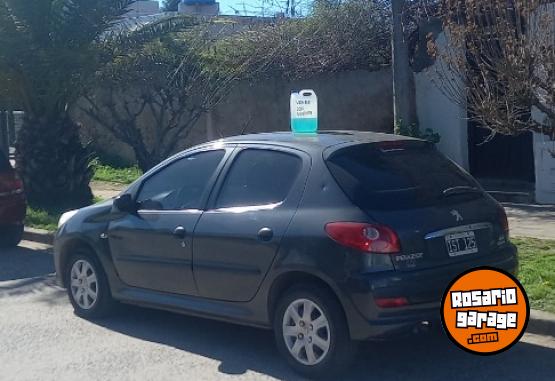 Autos - Peugeot 207 2010 Nafta 220000Km - En Venta