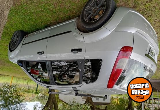 Autos - Ford Fiesta 2006 Nafta 192000Km - En Venta