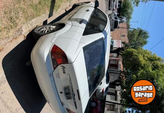 Autos - Ford Focus 2000 Diesel 277000Km - En Venta