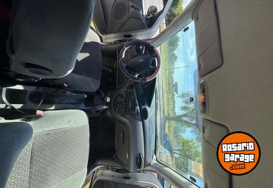 Autos - Ford Focus 2000 Diesel 277000Km - En Venta