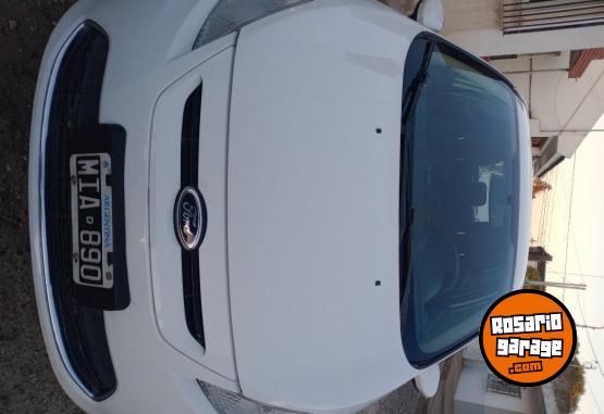 Autos - Ford Fiesta Titanium Kinetic 2013 Nafta 170000Km - En Venta