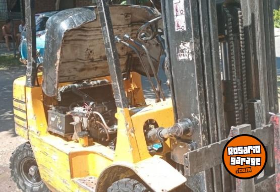 Camiones y Grúas - Elevador Caterpillar GNC - En Venta