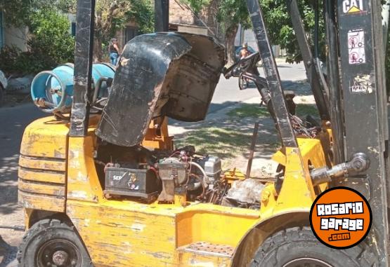 Camiones y Grúas - Elevador Caterpillar GNC - En Venta