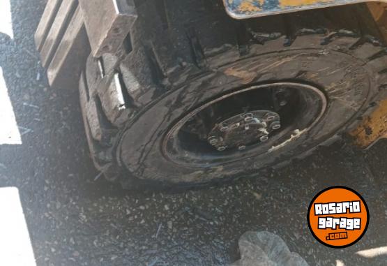 Camiones y Grúas - Elevador Caterpillar GNC - En Venta