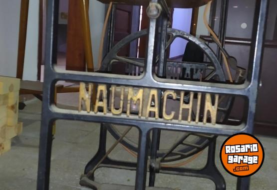 Hogar - Maquina de coser Naumachin - Antigua. - En Venta