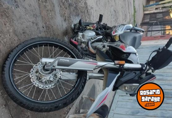 Motos - Motomel Skua Silver Edition 150cc 2021 Nafta 9100Km - En Venta