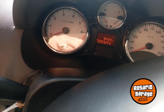 Autos - Peugeot 207 compacto xt 5 ptas 2011 Nafta 86000Km - En Venta