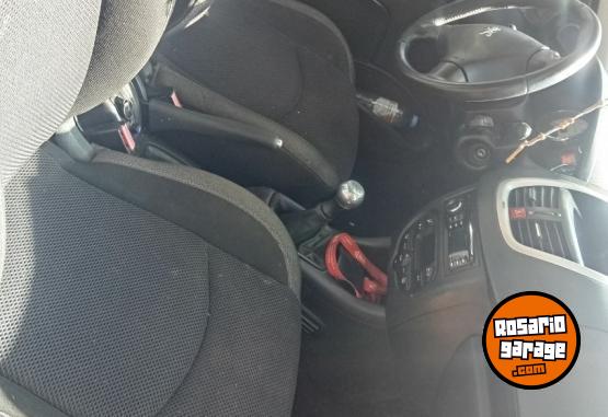 Autos - Peugeot 207 compacto xt 5 ptas 2011 Nafta 86000Km - En Venta