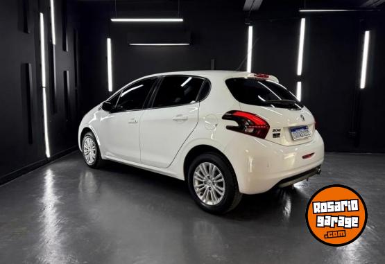 Autos - Peugeot 208 2017 Nafta 90000Km - En Venta