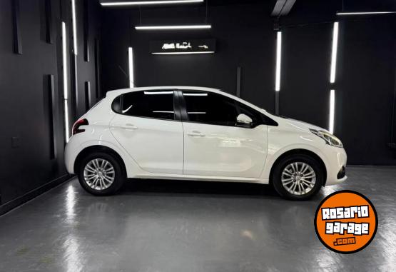 Autos - Peugeot 208 2017 Nafta 90000Km - En Venta