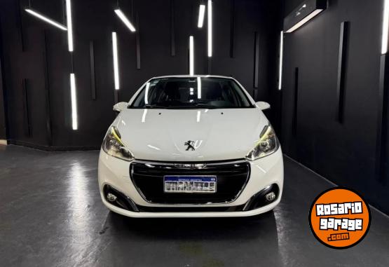 Autos - Peugeot 208 2017 Nafta 90000Km - En Venta