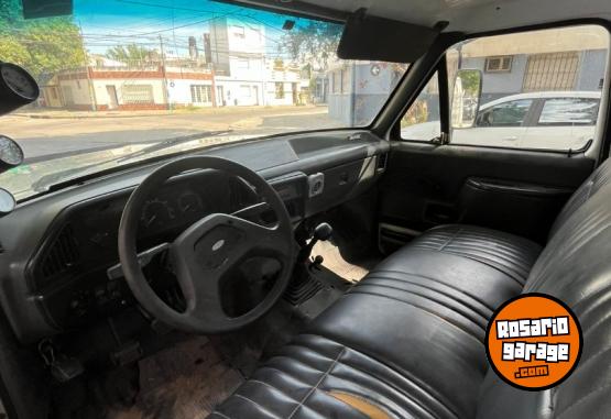 Camiones y Gr�as - Ford f4000 con hidroelevador - En Venta