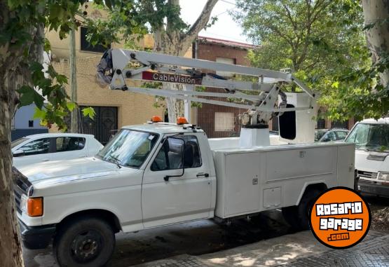 Camiones y Gr�as - Ford f4000 con hidroelevador - En Venta