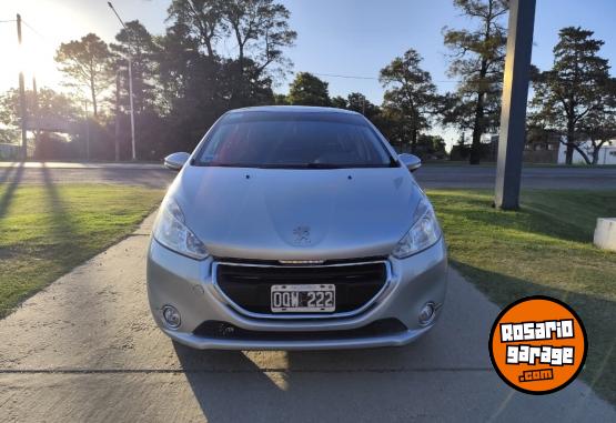Autos - Peugeot 208 Allure 1.6Touchscreen 2015 Nafta 156200Km - En Venta