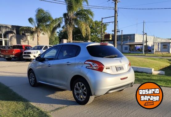 Autos - Peugeot 208 Allure 1.6Touchscreen 2015 Nafta 156200Km - En Venta