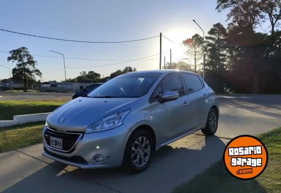 Autos - Peugeot 208 Allure 1.6Touchscreen 2015 Nafta 156200Km - En Venta