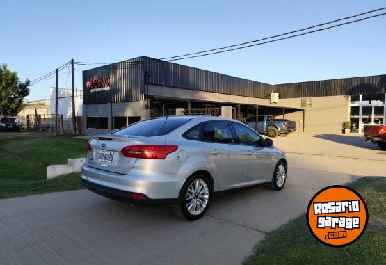 Autos - Ford Focus 4P 2.0L N SE Plus 2015 Nafta 132600Km - En Venta