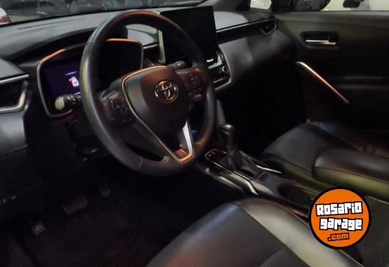 Autos - Toyota COROLLA CROSS SEG 2023 Electrico / Hibrido 73000Km - En Venta