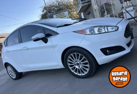 Autos - Ford Fiesta kinetic full 2017 Nafta 100000Km - En Venta