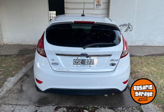 Autos - Ford Fiesta kinetic 2015 Nafta 98000Km - En Venta