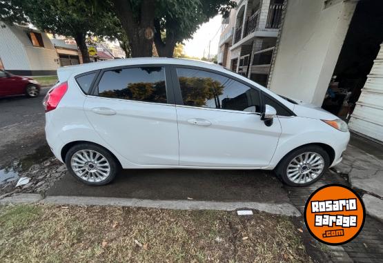 Autos - Ford Fiesta kinetic 2015 Nafta 98000Km - En Venta