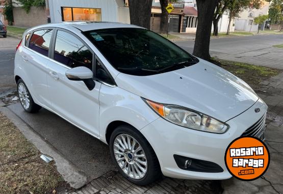 Autos - Ford Fiesta kinetic 2015 Nafta 98000Km - En Venta