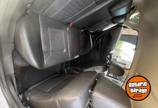 Autos - Ford Fiesta kinetic 2015 Nafta 98000Km - En Venta