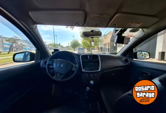 Autos - Renault Logan 2018 GNC 111111Km - En Venta