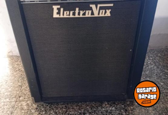 Instrumentos Musicales - LIQUIDO amplificador de bajo 60w - En Venta