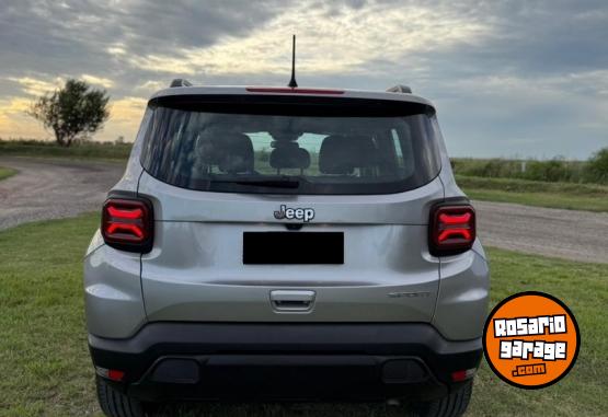Camionetas - Jeep Renegade 1.8 Sport 2023 Nafta 25000Km - En Venta