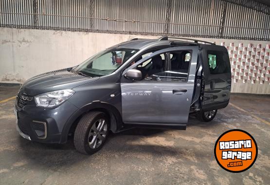 Utilitarios - Renault Kangoo  Stepway 2023 GNC 60000Km - En Venta